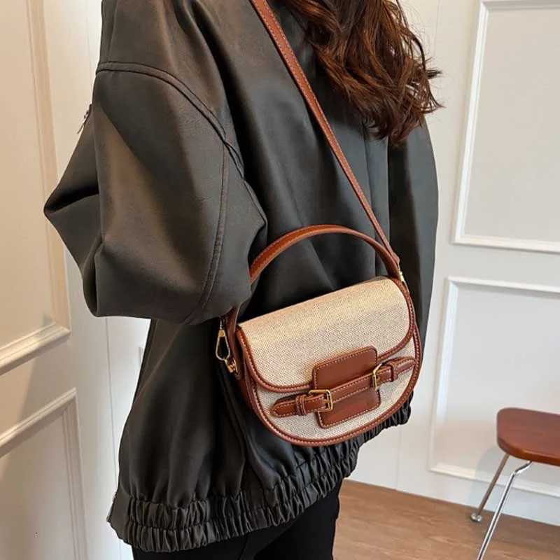 New Design Wen Canvas Small Shoder Bag Fi Purses PU Leather Fem Saddle Bags Laides Cross Body Bags D251009