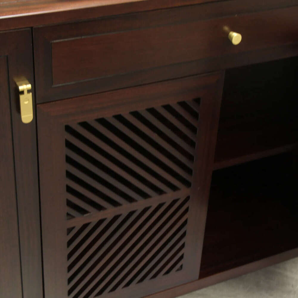 Zhong zhixin High-end design The Chinese-style dining table is meticulously crafted from solid wood