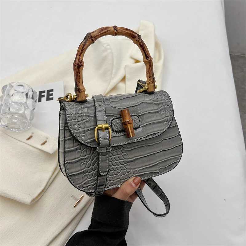 Exquisite Bag French Niche Crossbody New Style Trendy HighEnd Versatile European Sweet Casual Wens Bag D251009