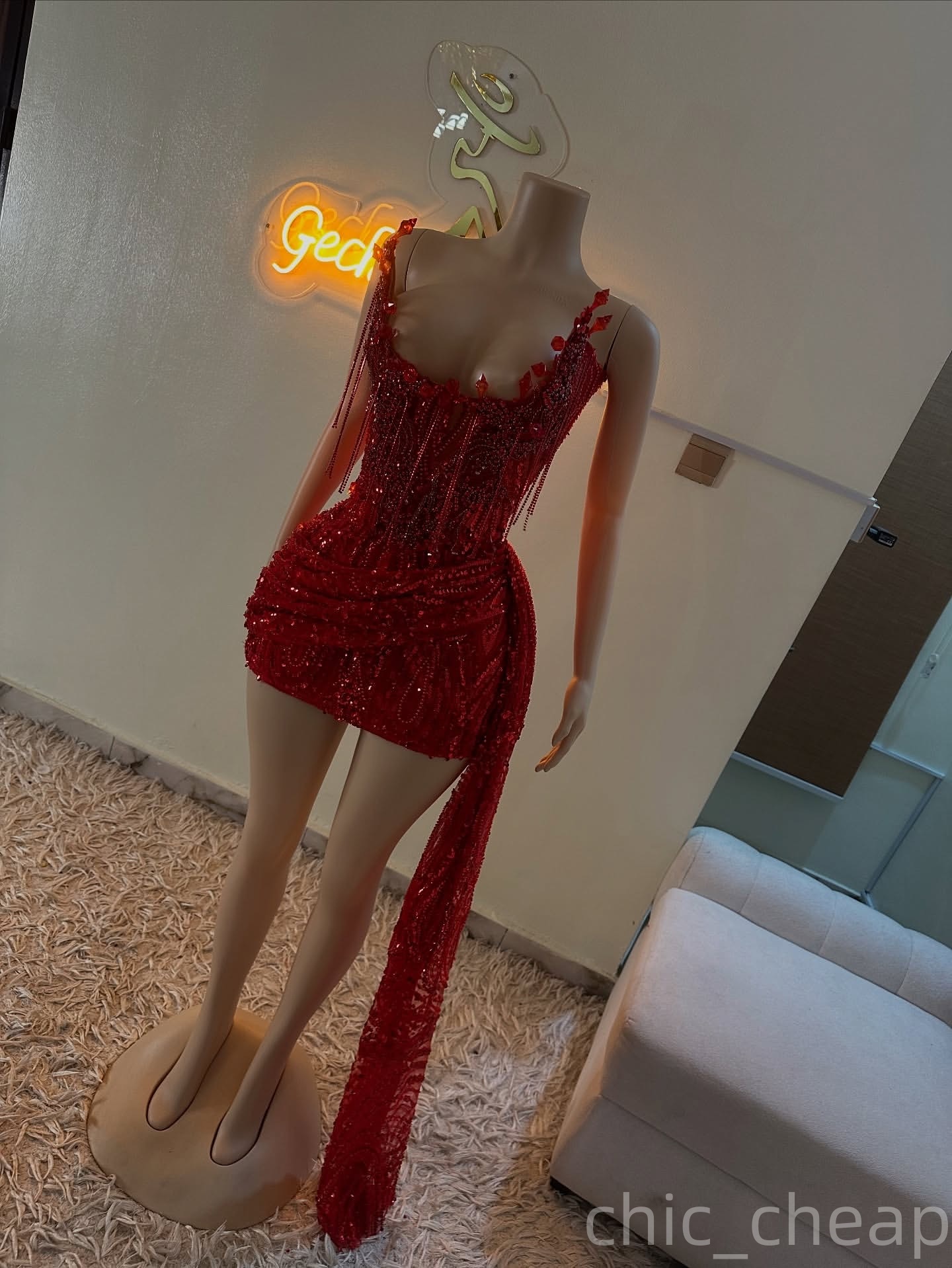 Chic Red Gold Sheath Cocktail Dress Rhinestones Sequined Lace Stylish Short Mini Graduation Homecoming Dresses For Special Occasions Sweetheart Gowns