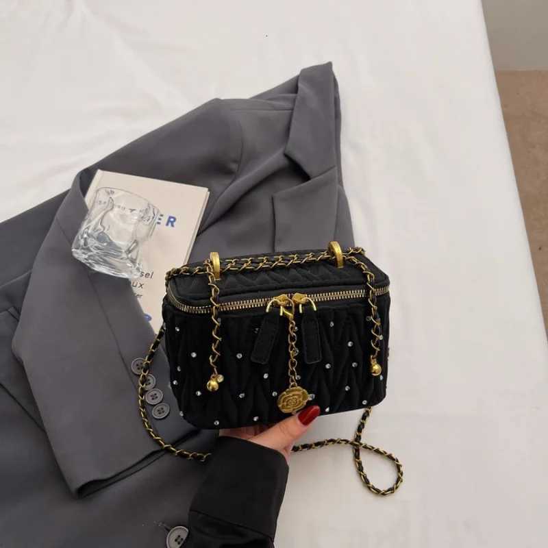 Gentlewarm 2025 New Ladies Leather Shoulder Bag FaMOUs Designer Casual Popular ClassicW251101