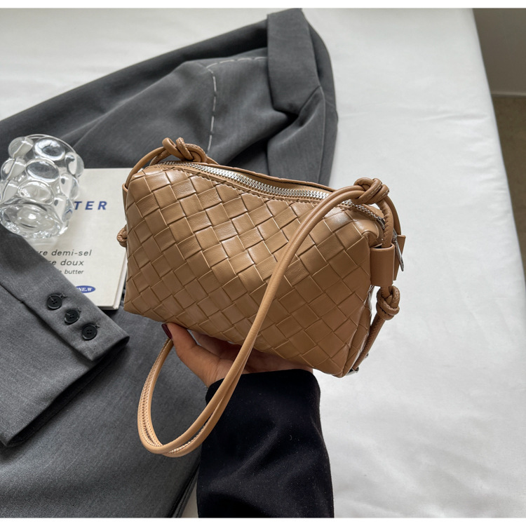 Designer Handbag New Trendy Simple Chic Single Shoulder Luxury Bag Bag Niche Design Woven Bag For Women Fashionable Shopping Commuting Crossbody Bag