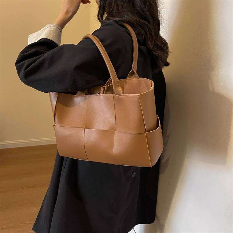 Bbk8804tote For Women, Large Capacity, 2025 Autumn New Style, Casual Shoulder Handbag, Commuter Bag, Woven Underarm Bag