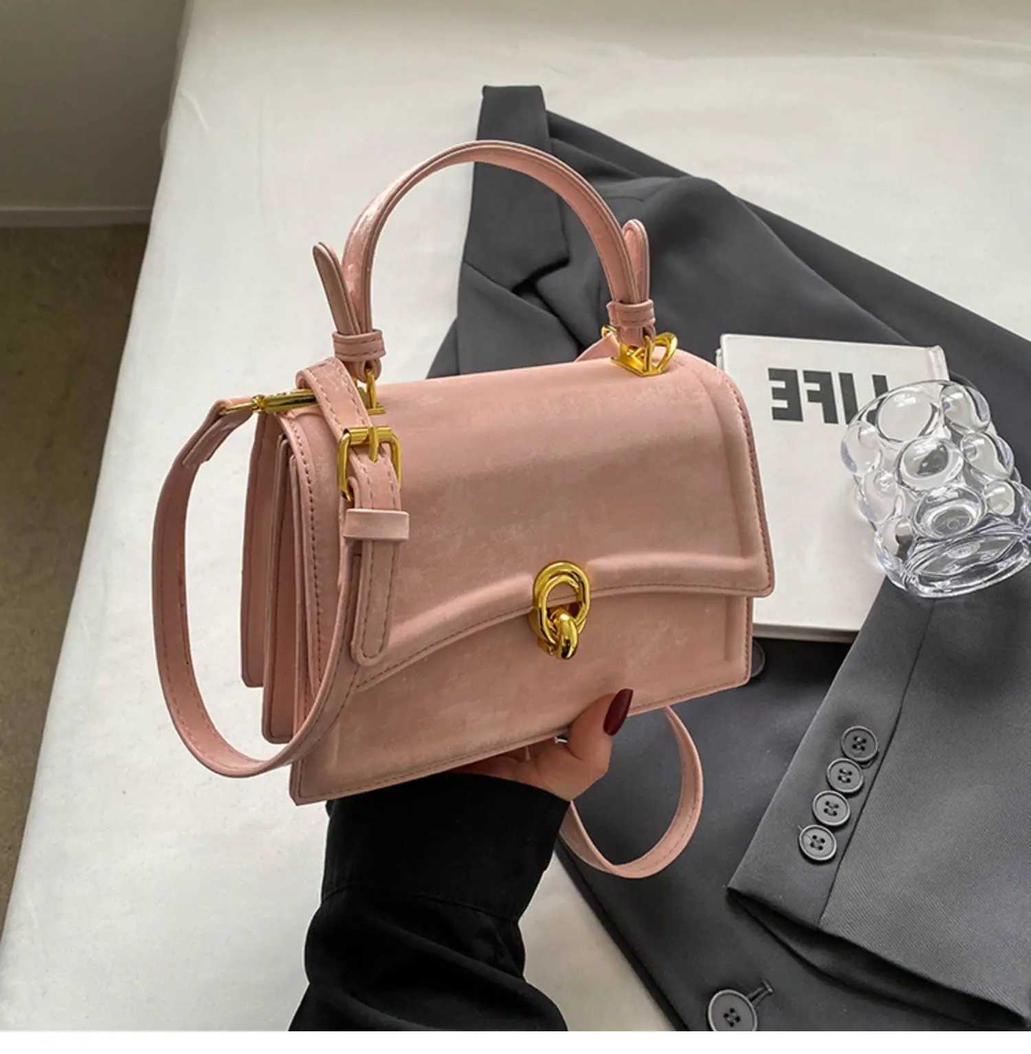 Korean Short Handle Small Handbags Wen Fi Flap Trapeze Crossbody Bag 2024 New Lady Daily Work Armpit Bag D251009