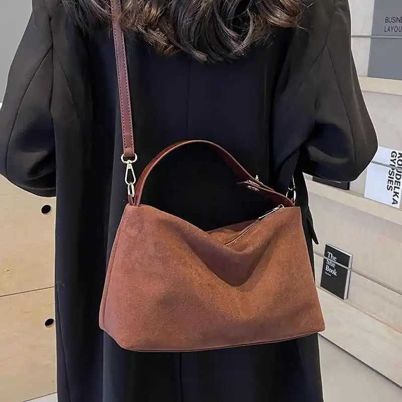 Vintage Suede Wens Crossbody Bags Autumn Winter New Fi Allmahed Cmute e Shoder Bag Versatile Small Handbag D251009