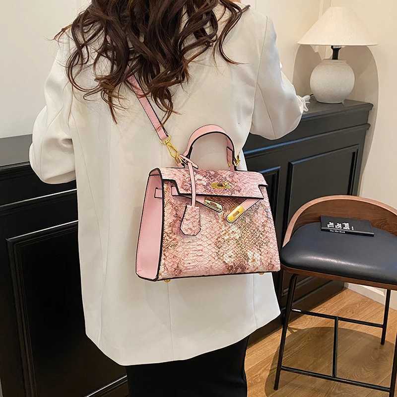 Womens Shoulder Bag Leather Crossbody Messenger Handbag Elegant For Ladies By FaMOUs Designer Popular Classic Luxury-Style BagsW251101