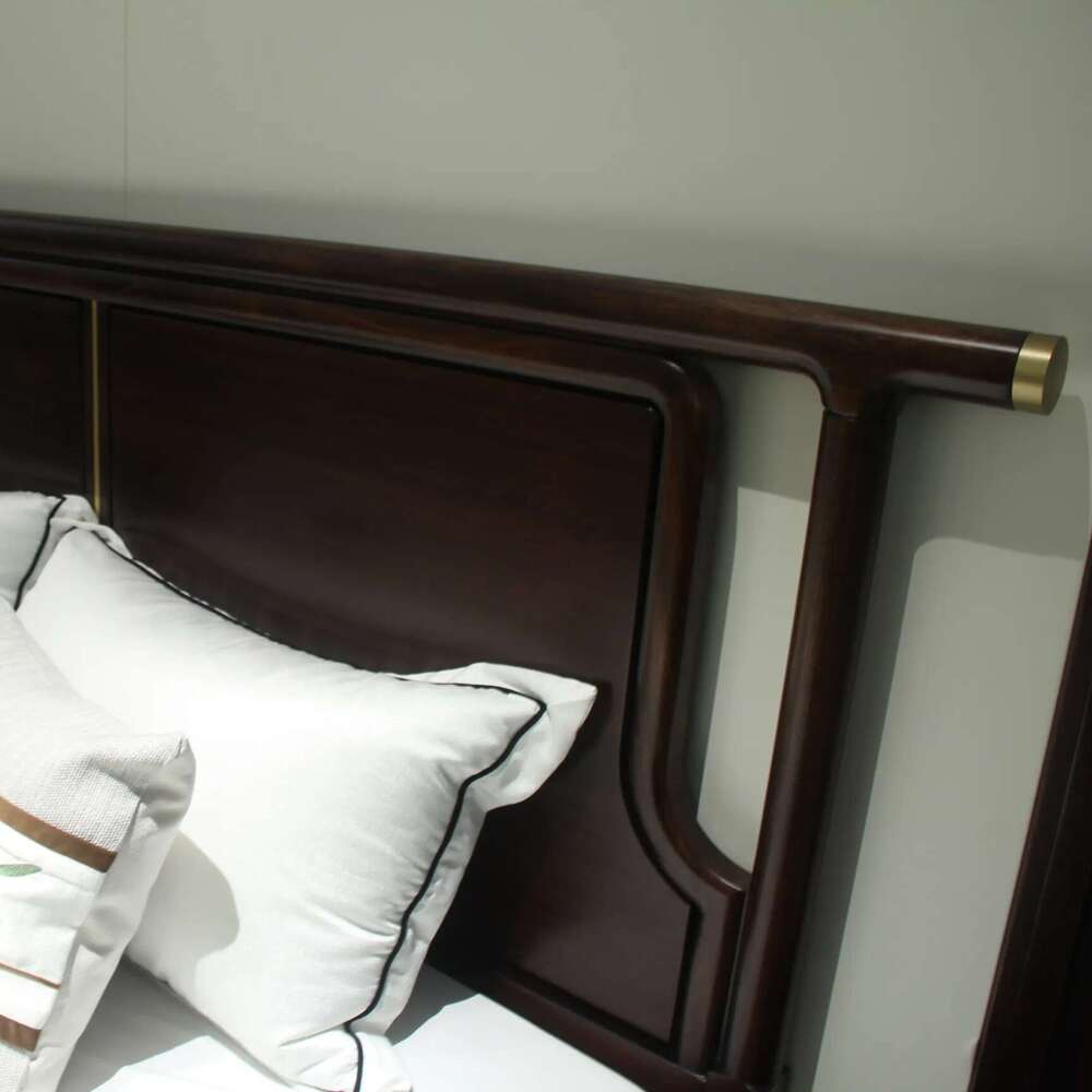 Zhong zhixin High-end design The Chinese-style large bed is crafted from solid wood with exquisite workmanship