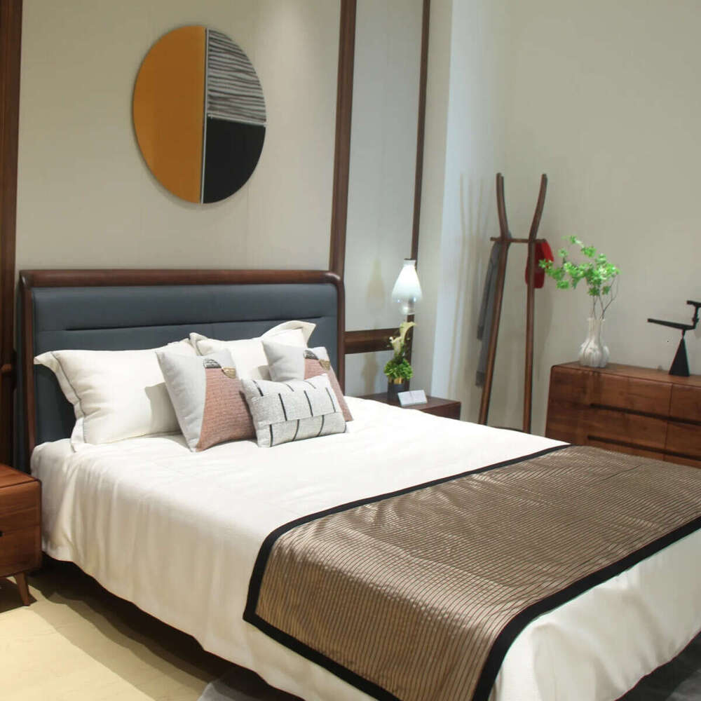 Zhong zhixin 2025 New European-style minimalist high-end design Bed crafted from solid wood and genuine leather