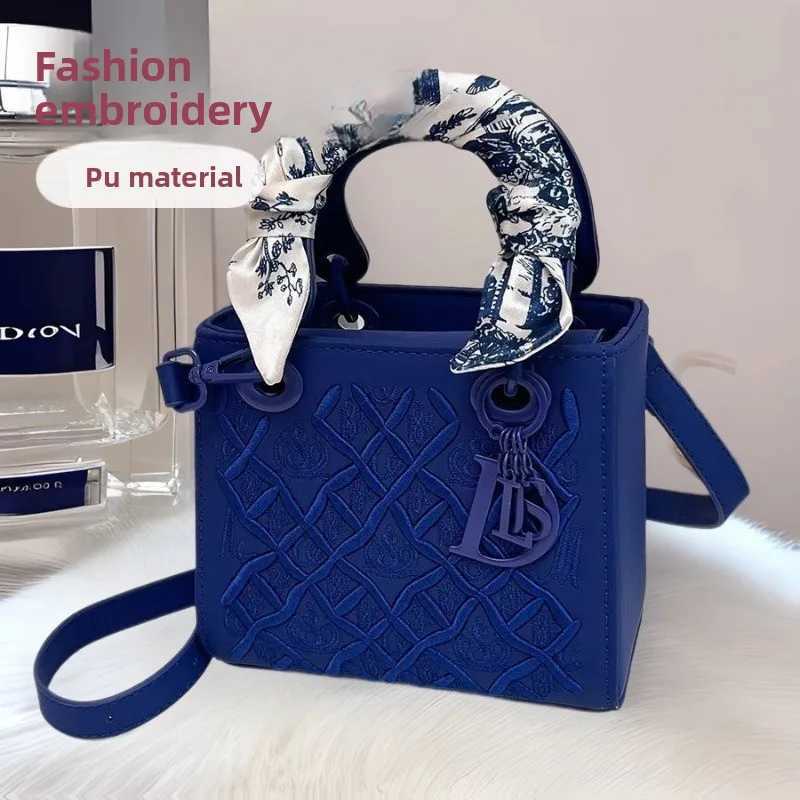 Fi Minimalist Handheld Lady Bag 2025 New Editi HighEnd Heavy Embroidery Scarf Shoder Crossbody Bag D251009
