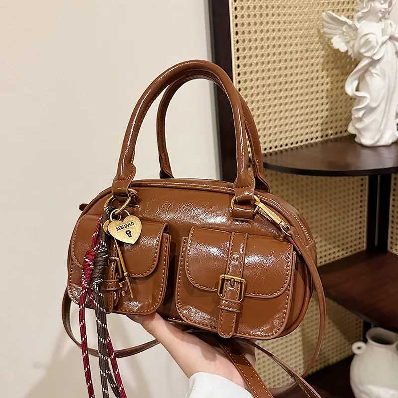 2025 Mini Square Bag Wens Buttery Leather Crossbody Purse WinterReady Vintage DollLike Cafe to ApresSki Essentials Chic D251009