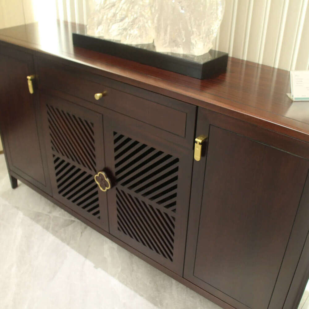 Zhong zhixin High-end design The Chinese-style dining table is meticulously crafted from solid wood