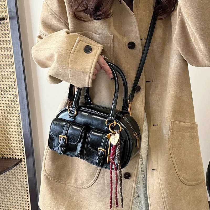 2025 Mini Square Bag Wens Buttery Leather Crossbody Purse WinterReady Vintage DollLike Cafe to ApresSki Essentials Chic D251009