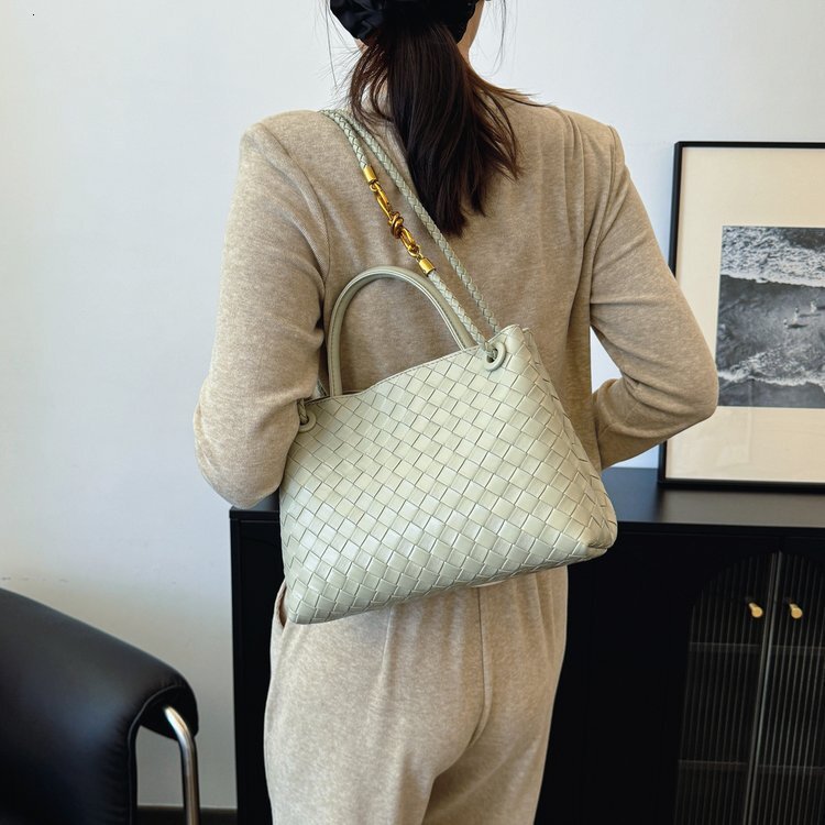 Luxury Bag Cross-border Designer Bag Women's Bag High-end Large Capacity Shoulder Bag Noble Niche Bag Tote Bag Fashion Light Luxury Bag Women