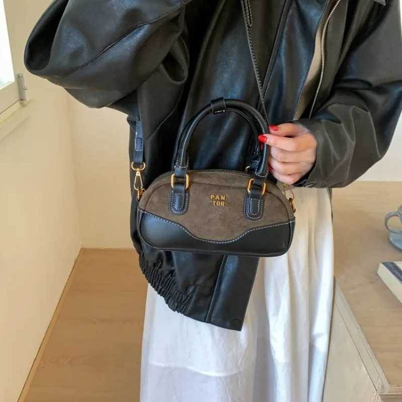 New HighEnd European and Style Exquisite Light Luxury Crossbody Bag for Wen Fiable Versatile Creative Handbag D251009