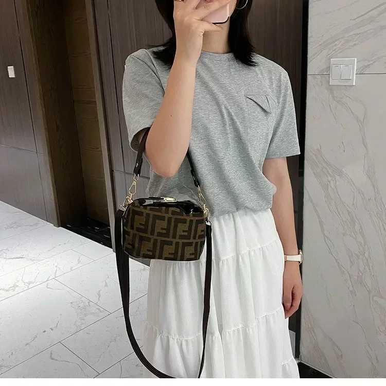 Luxury Designer Leather Crossbody Bag HighEnd Vintage for Wen with Trendy Paris Fi Inspirati D251009