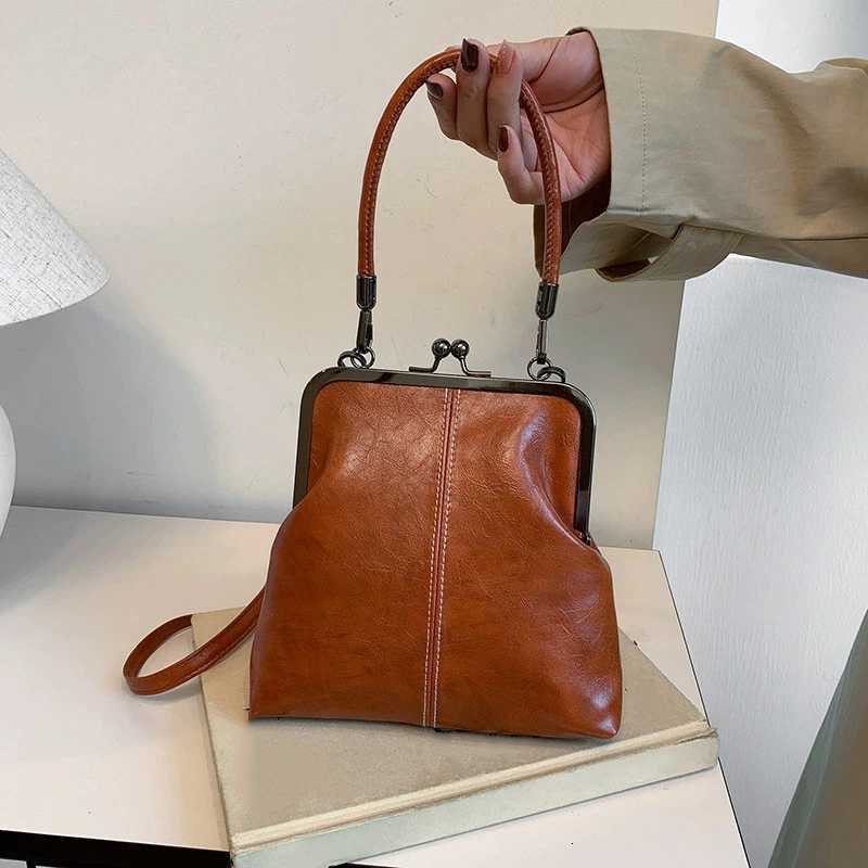 Elegant Clip Lock Shoder Bag Large Capacity PU Leather Crossbody Bag Solid Color Wens Small Handbag D251009