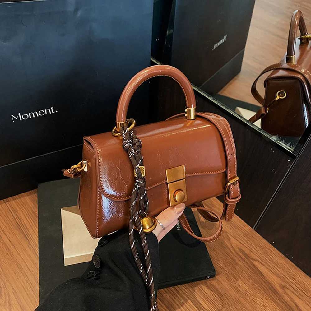 Wens PU Leather Crossbody Bag 2025 New Spring Autumn Solid Color Versatile Fem Square Bag Cmuting Bags D251009