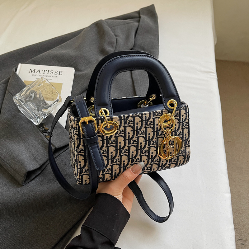 designer bag High-end Embroidered Handbag Elegant Single Shoulder Crossbody Bag