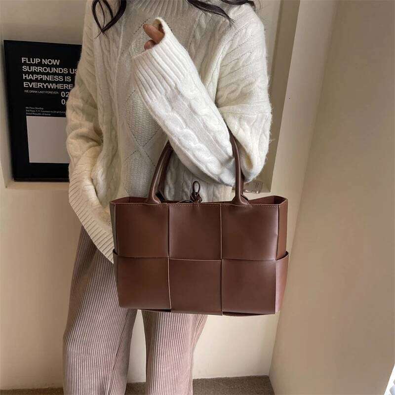 Bbk8804tote For Women, Large Capacity, 2025 Autumn New Style, Casual Shoulder Handbag, Commuter Bag, Woven Underarm Bag
