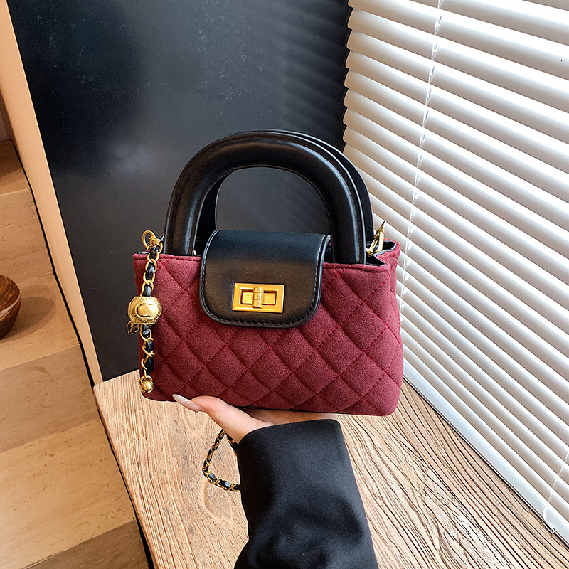 New French style popular Quilted Small Square bag Bag for Women's Fashion Luxury Chain Handbag Autumn/Winter Retro Shoulder Bag Designer Bag