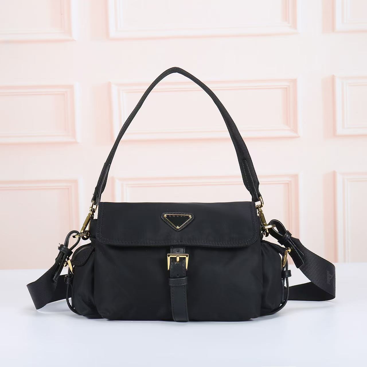 Triangular brand waist bags, black nylon waist bags men's bags women's chest bags belt bags elegant Fannypacks brand crossbody bags wholesale