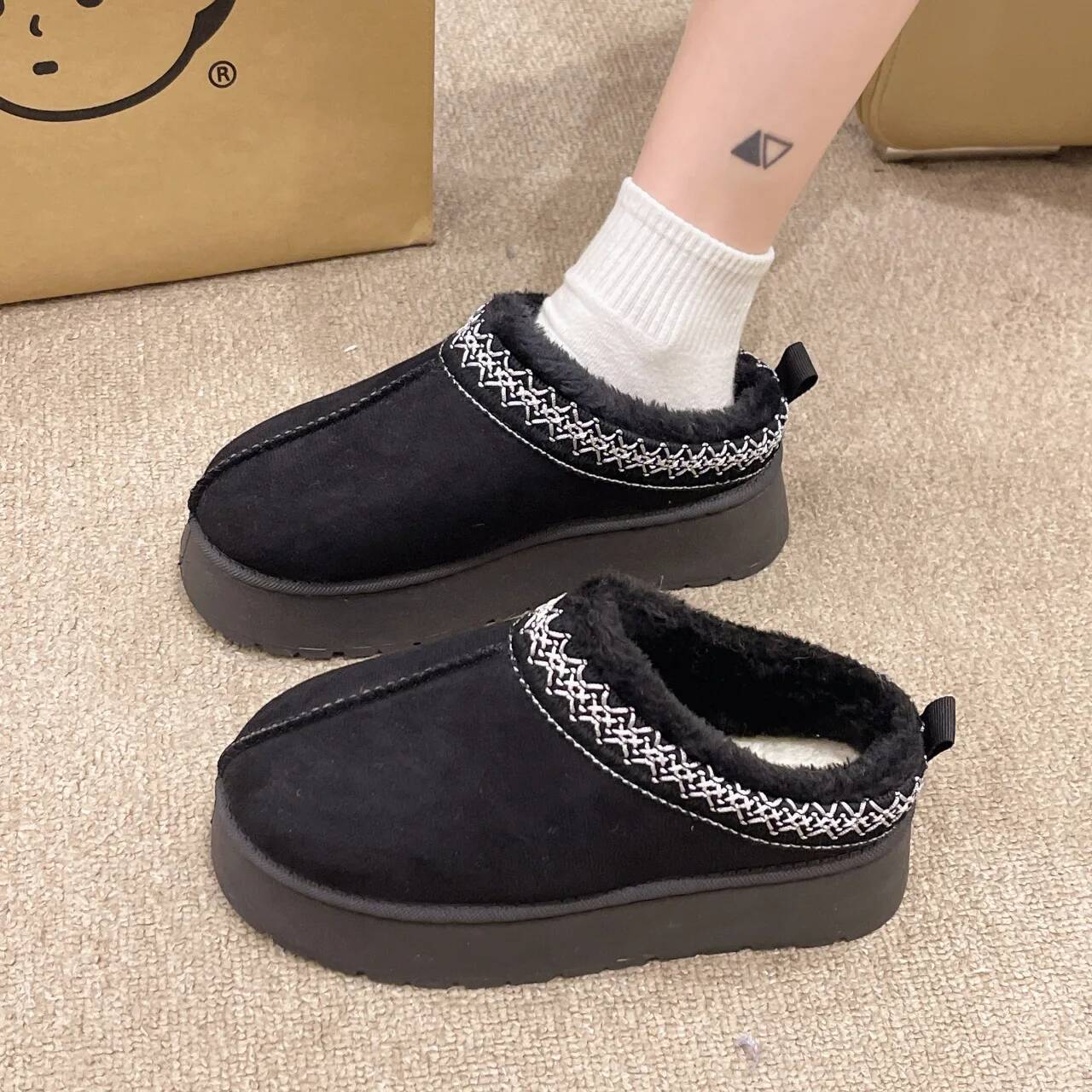 Snowy for women in 2024 winter new thick soled bunched plush half slippers casual cotton shoes snow boots ddmythur