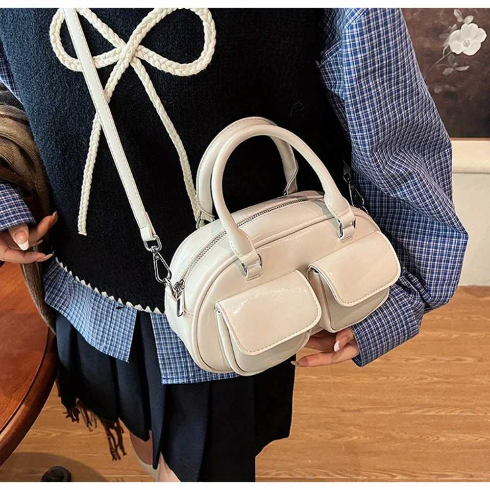 Stylish Underarm Bag HighValue MtiFunctial Handbag with Niche DesignVersatile niche armpit 2025ins fi tote bag D251009