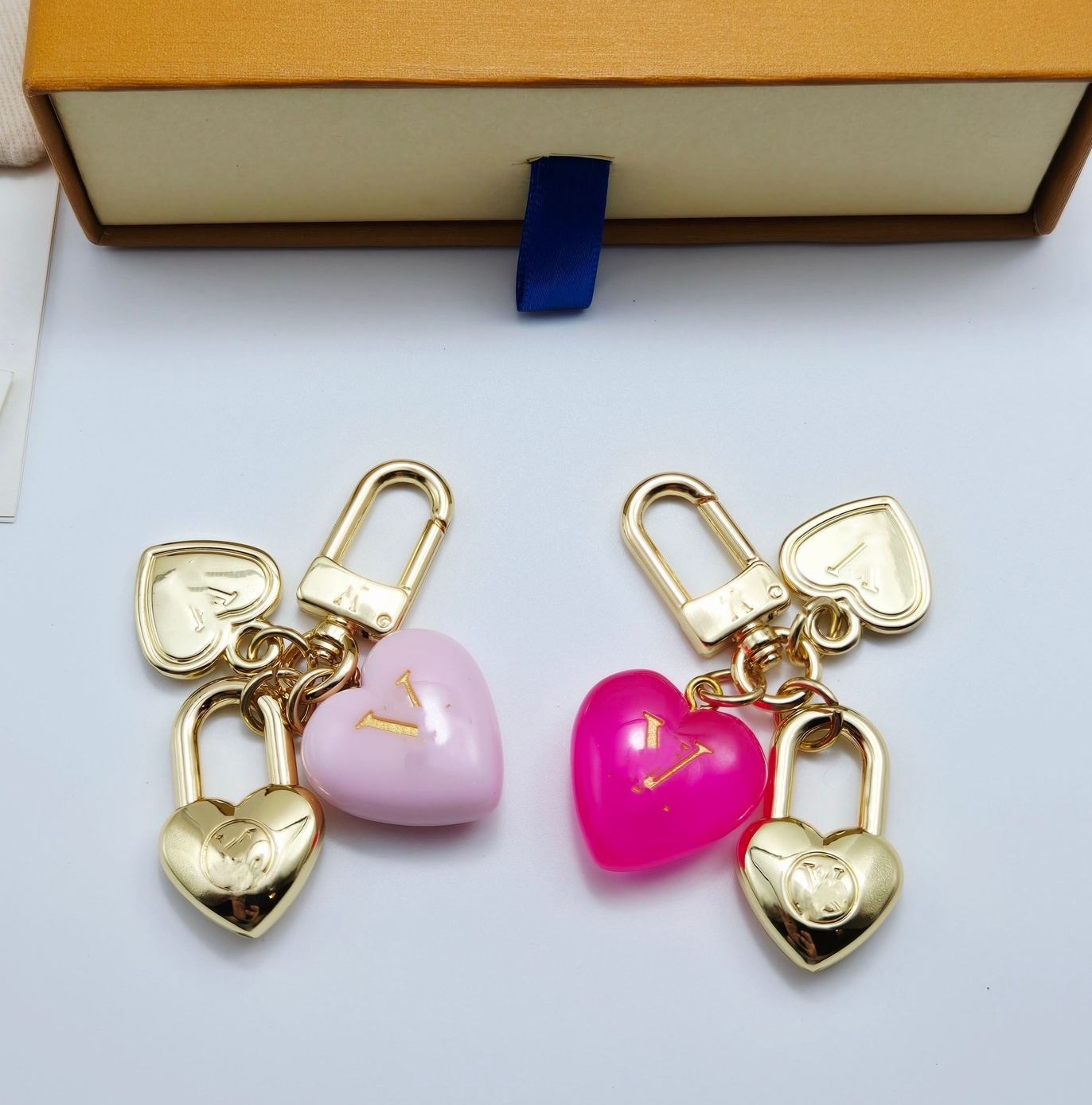 designer keychain V letters charms heart women bag chain llavero Buckle jewelry bagchain Keyring Envelope chain