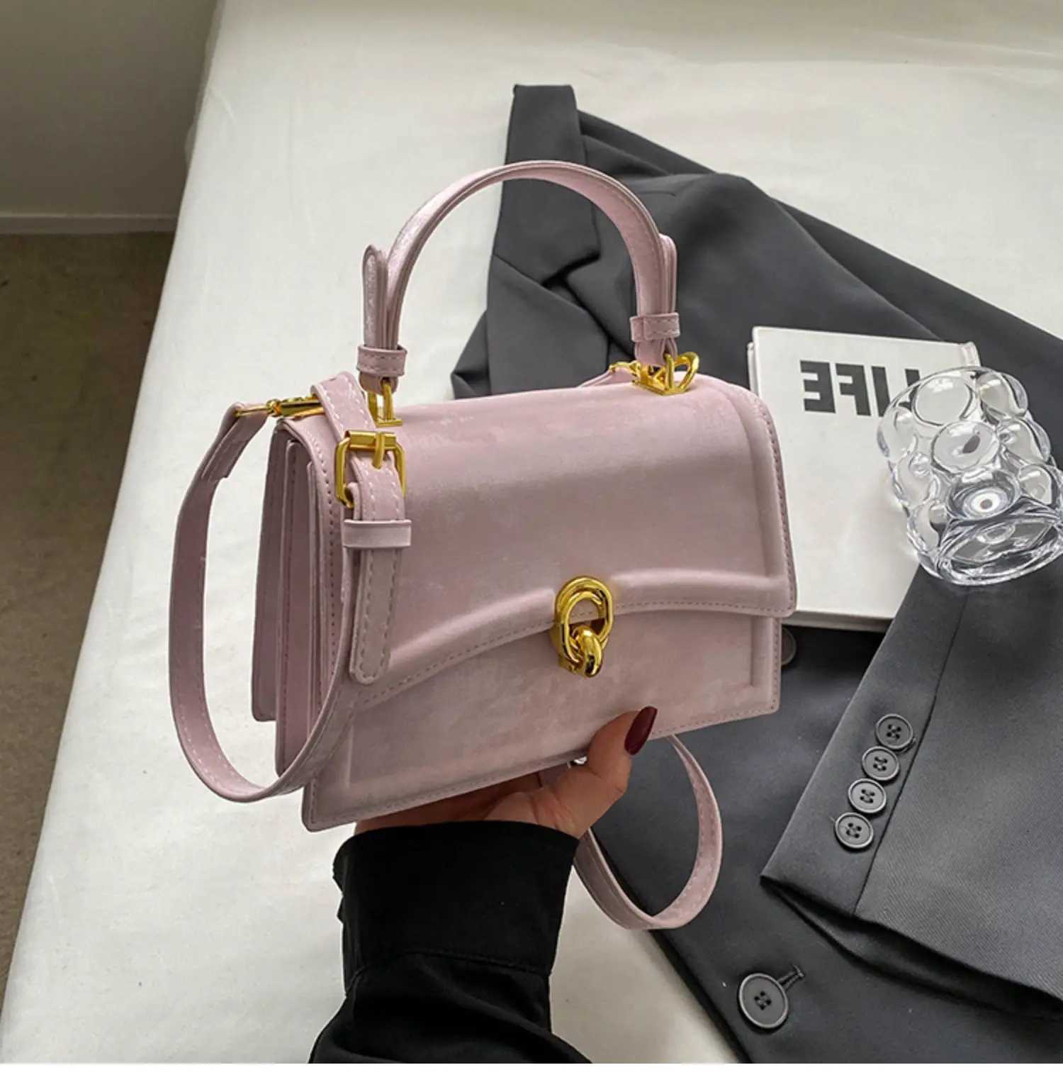 Korean Short Handle Small Handbags Wen Fi Flap Trapeze Crossbody Bag 2024 New Lady Daily Work Armpit Bag D251009