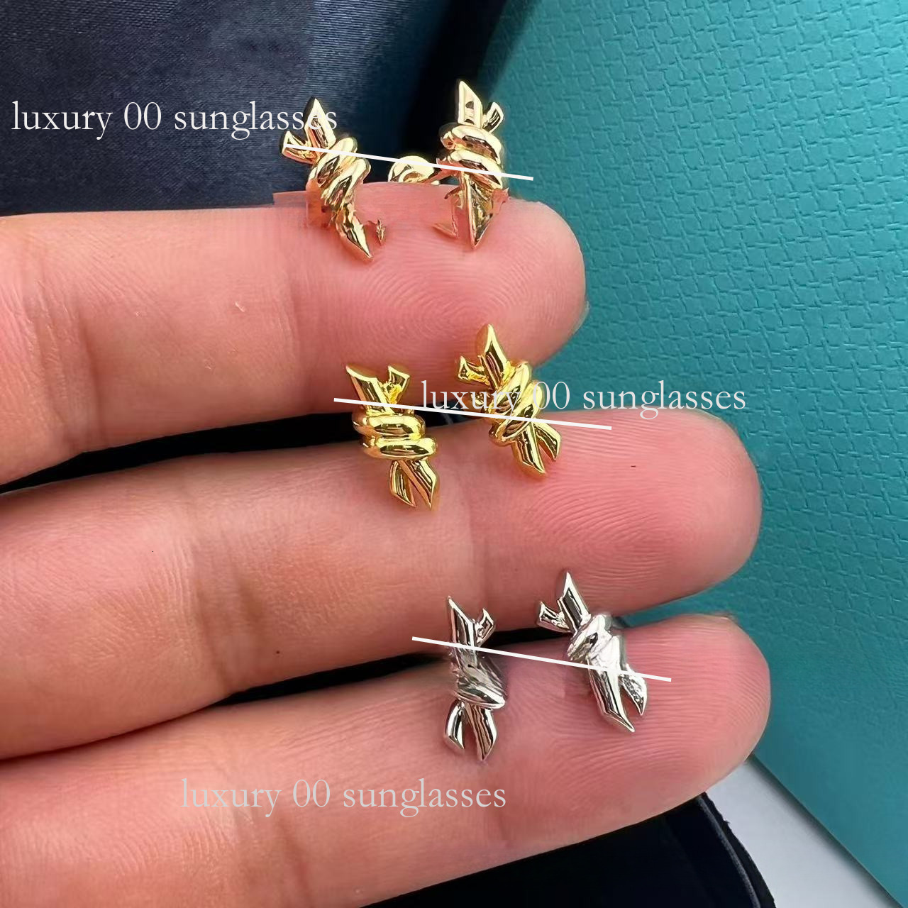 High Version V T Home Twist Small Rose Designer jewelry Gold Rope Knot With Luxury jewelry Dia Cross Earrings Versatile Fashion