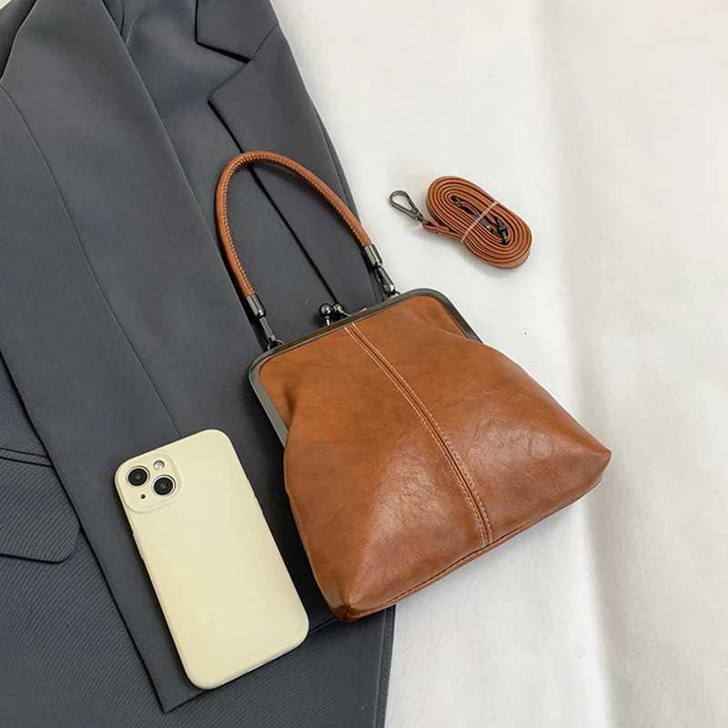 Elegant Clip Lock Shoder Bag Large Capacity PU Leather Crossbody Bag Solid Color Wens Small Handbag D251009