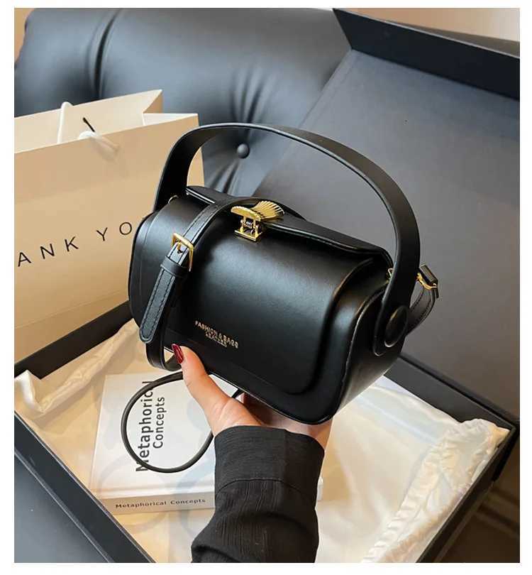 Classic Black Shoder Bag Wens Versatile Crossbody Square Bags 2025 New Large Capacity Textured Leather Flap Handbags D251009