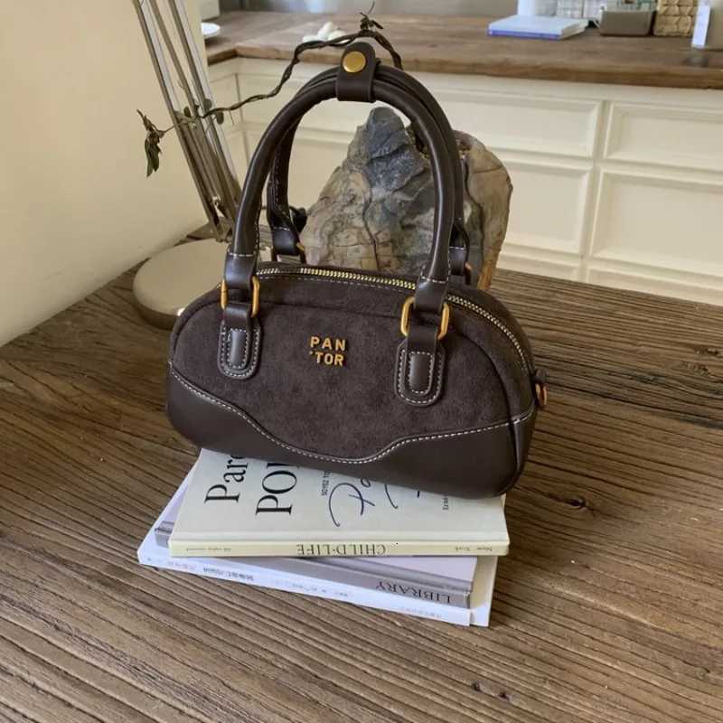 New HighEnd European and Style Exquisite Light Luxury Crossbody Bag for Wen Fiable Versatile Creative Handbag D251009