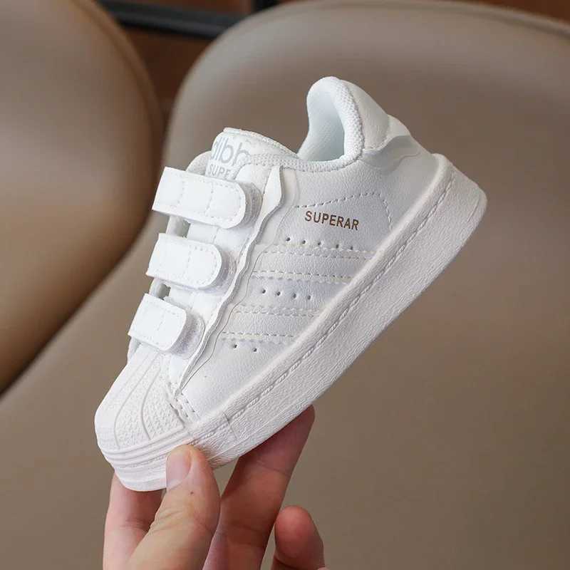 Childrens Baby Sneakers Blue Leather Boys Girls Toddler Shoes Four Seasons Models Pink Versatile Nonslip Small Kid Single ShoesJ251105