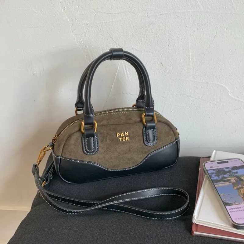 New HighEnd European and Style Exquisite Light Luxury Crossbody Bag for Wen Fiable Versatile Creative Handbag D251009