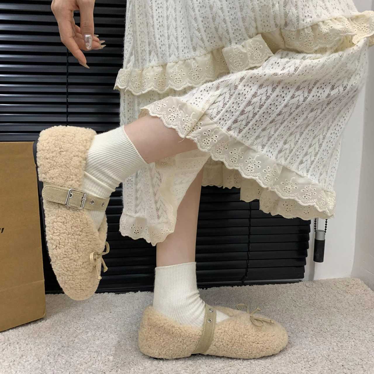 New Wens Shoes Wan Flats Low H Casual Fem Sneakers Slipon Loafers Fur Round Toe Shallow Mouth Boat Slip on Winter Y251009