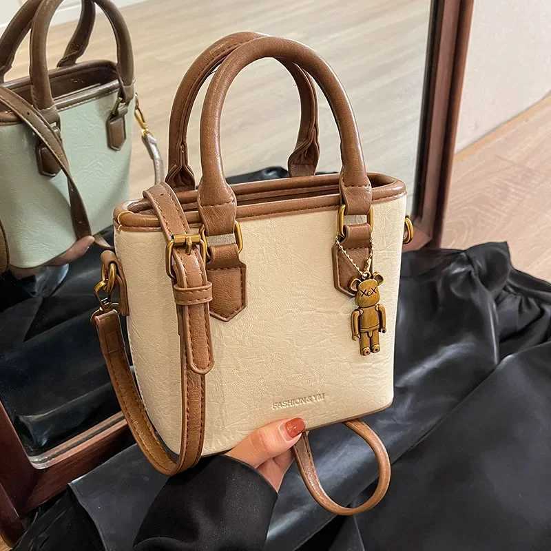 This Years Popar Small Bag for Wen Fiable Simple Versatile Single Shoder Crossbody Bag Texture Handheld 1 Bag D251009