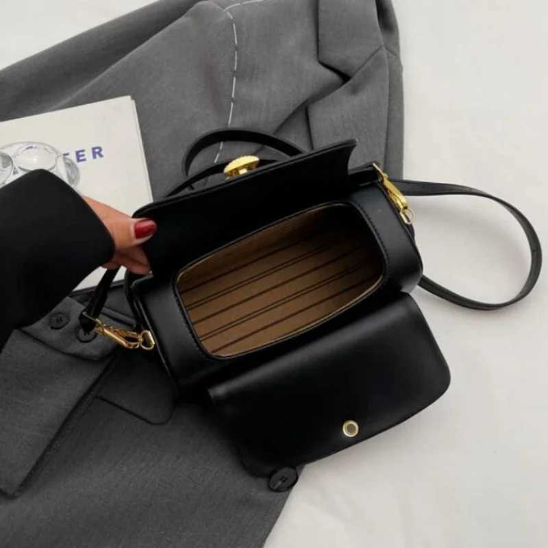 Classic Black Shoder Bag Wens Versatile Crossbody Square Bags 2024 New Large Capacity Textured Leather Flap Handbags D251009