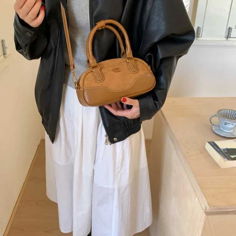 New HighEnd European and Style Exquisite Light Luxury Crossbody Bag for Wen Fiable Versatile Creative Handbag D251009