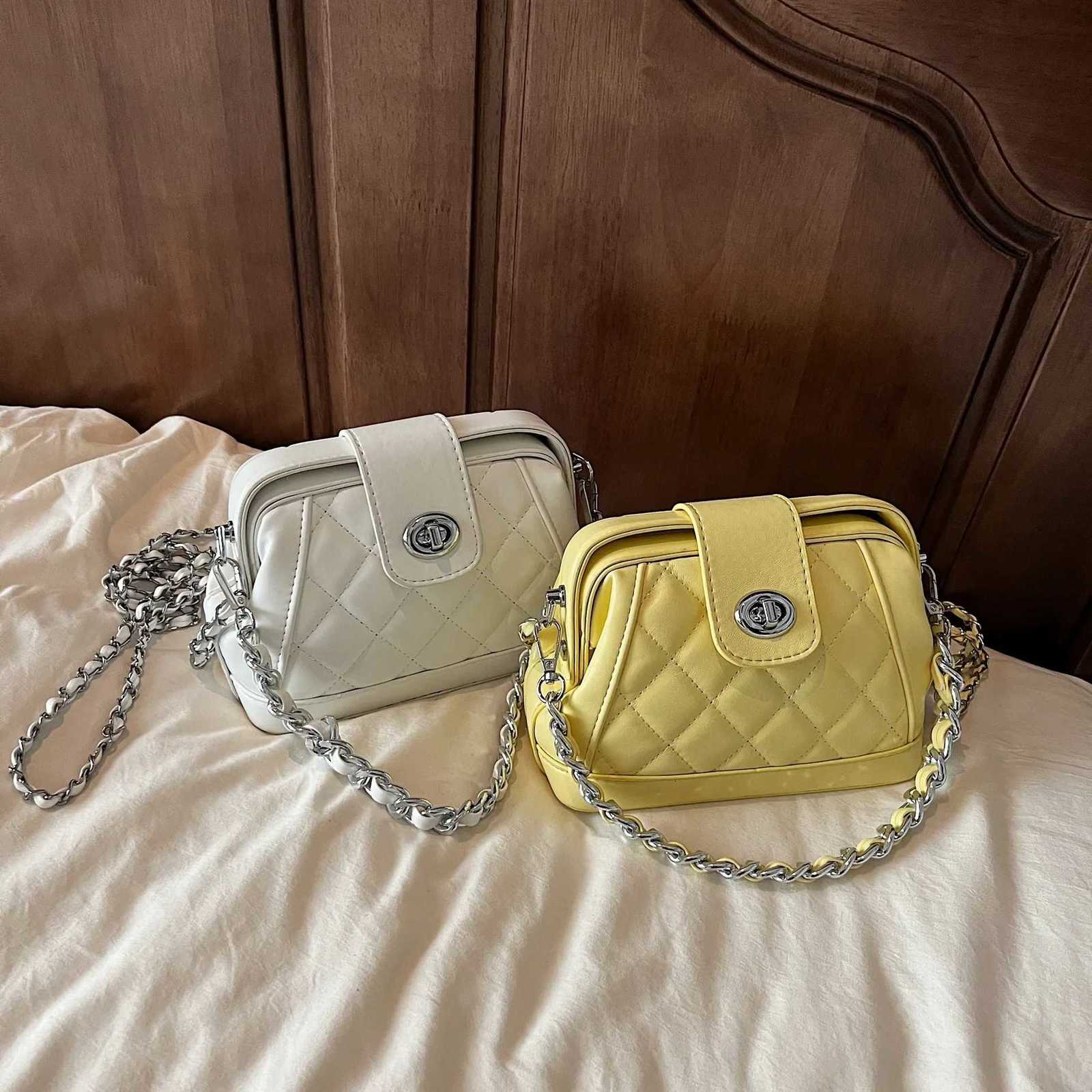 2025Xiaoxiangfeng Handbag High End Womens Messenger Bag New Fashion Niche Diamond Chain Box BagW251101