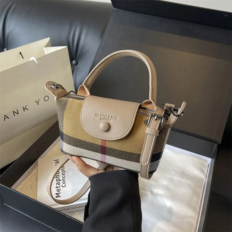 2025 free shipping designer shoulder bag casual flap grid Small square bag package for woman white black messenger bag