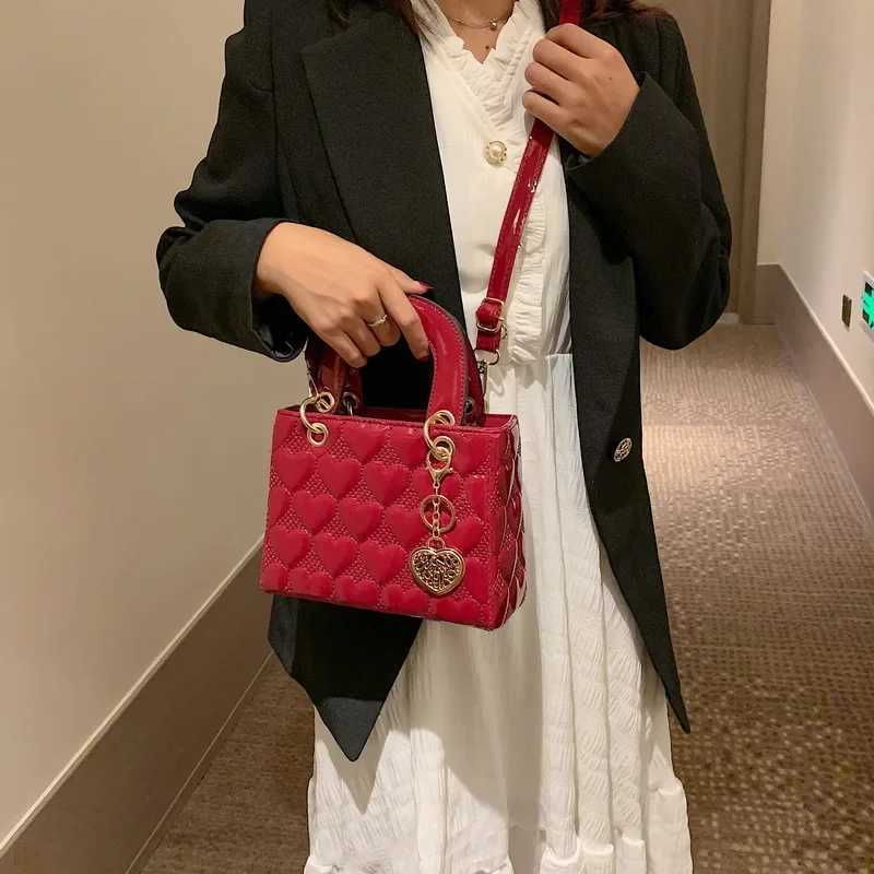 Wens Red Love Patent Leather Bright Surface Handbag Highend Design Sense Wedding Bag New Fi Allmahing Crossbody Bag D251009