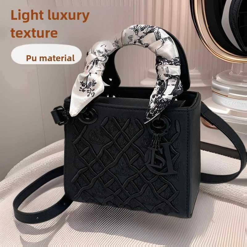 Fi Minimalist Handheld Lady Bag 2025 New Editi HighEnd Heavy Embroidery Scarf Shoder Crossbody Bag D251009
