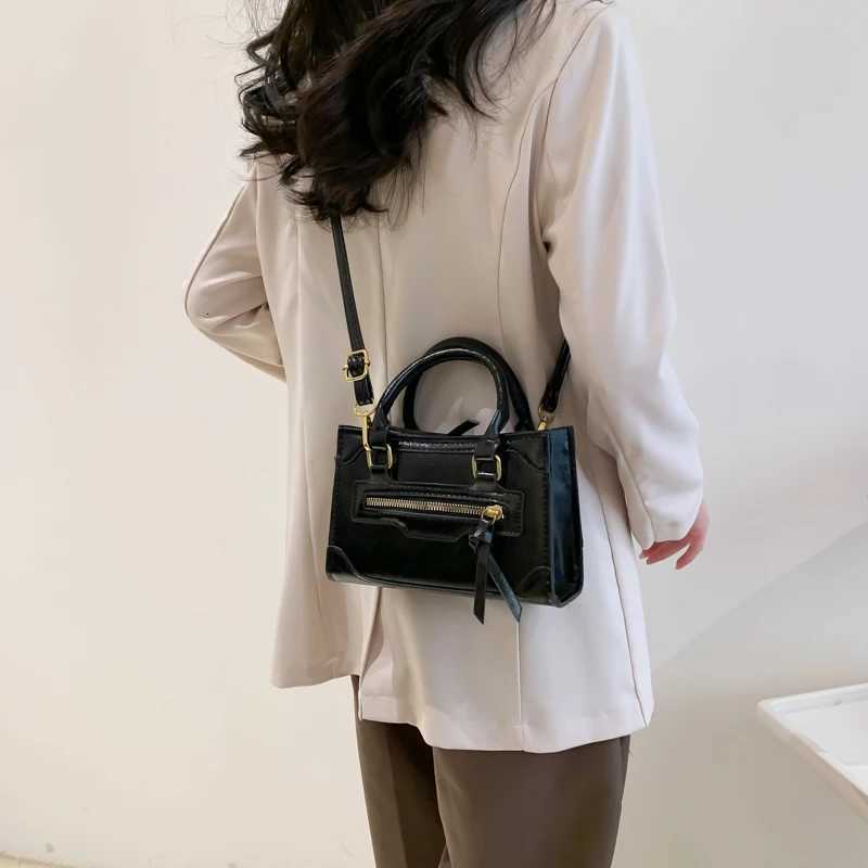 Versatile Oil Leather Crossbody Bag for Wen Fai Small Square Handbag ar Casual Sle Soft Surface Zipper Clo D251009