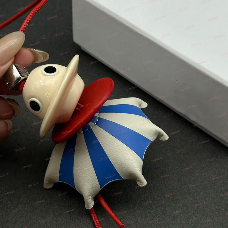 Designer Phone Strap Porte-clés Party UFO Puzz Charm Lewe Longes classiques avec bracelet en cuir en boucle Anagram Dice Charms Pendentifs de lux