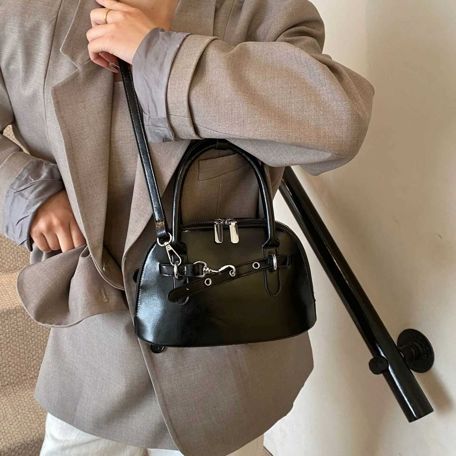 2025 Top Handle Shell Bag Vegan Leather Wens Minimalist Crossbody Purse Work to Weekend Casual Shoder Bag D251009