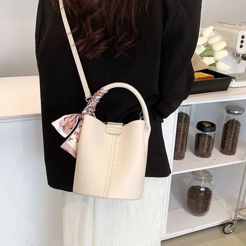 2024 New Versatile Handbag Wen Texture 1 Bag Summer Simple Korean Versi Tie Ribbs eshoder Package Crossbody Bags D251009