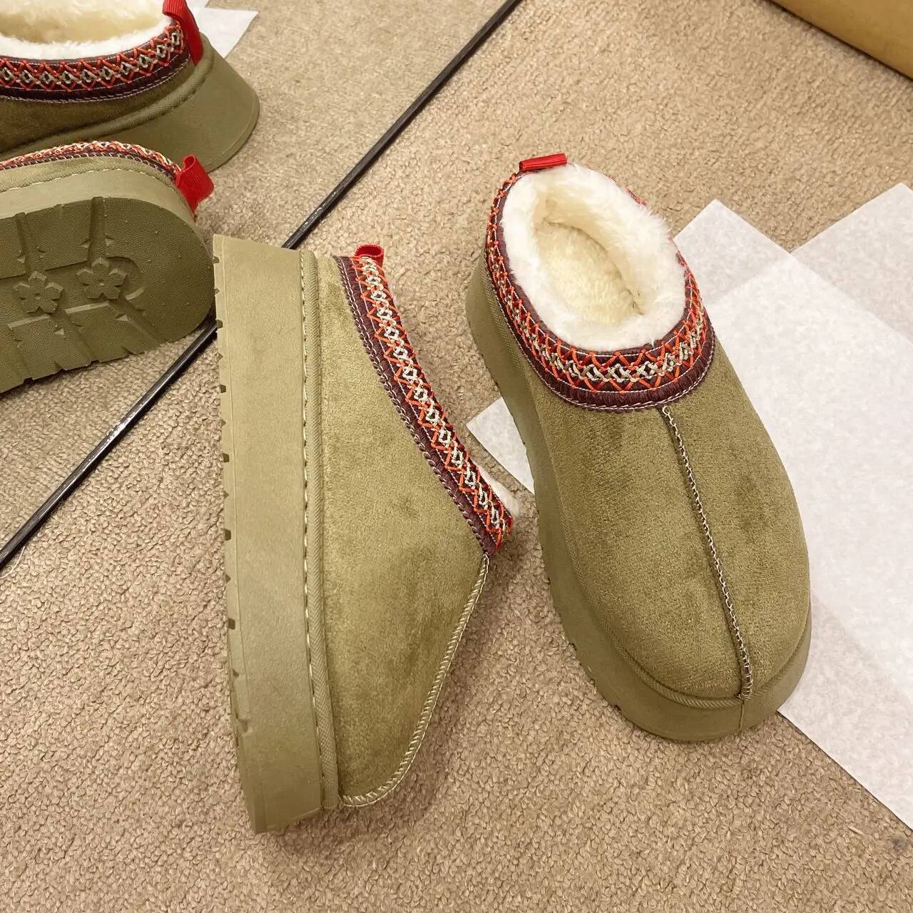 Snowy for women in 2024 winter new thick soled bunched plush half slippers casual cotton shoes snow boots ddmythur