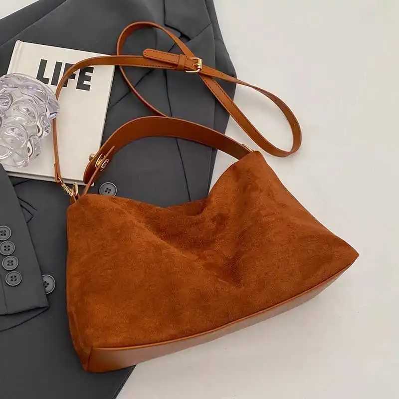 Vintage Suede Wens Crossbody Bags Autumn Winter New Fi Allmahed Cmute e Shoder Bag Versatile Small Handbag D251009