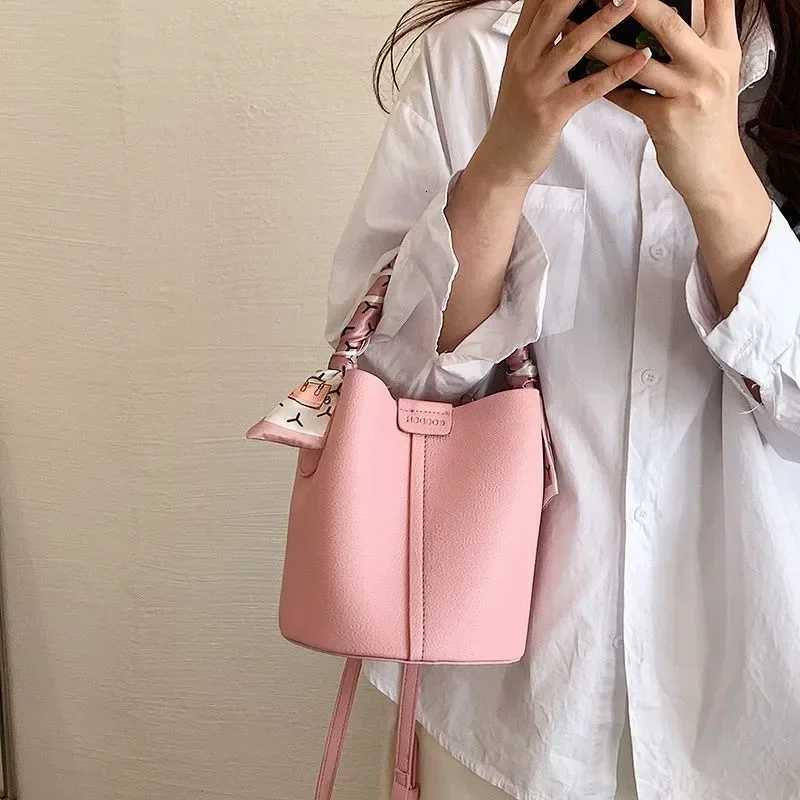 2024 New Versatile Handbag Wen Texture 1 Bag Summer Simple Korean Versi Tie Ribbs eshoder Package Crossbody Bags D251009